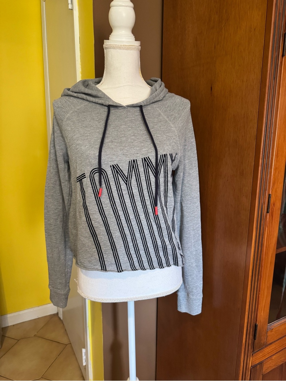 Tommy Hilfiger Heather Gray Pullover Cropped Hoodie Y2K